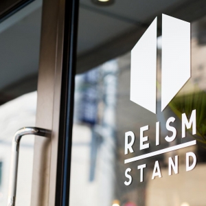 REISM STAND